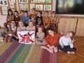 grupa starszakw prezentuje plakat o nie paleniu papierosw