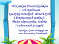 Życzenia wakacyjne o treści: Wszystkim Przedszkolakom i ich rodzicom życzymy wesołych, słonecznych i bezpiecznych wakacji! Dużo odpoczynku, radości i cudownych przygód. Na dole zdjęcia dwie palmy i dwa leżaki oraz parasol.