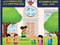 Plakat informujący o drzwiach otwartych w Szkole Podstawowej Nr 4 w Koninie. W tle budynek szkoły i dwa drzewa.
