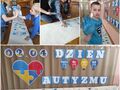 Zbiór zdjęć dzieci z pomalowaną dłonią na niebiesko dzieci odciskają pomalowaną na niebiesko dłoń na plakacie. Plakat z napisem Dzień Świadomości autyzmu
