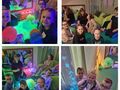 Zbiór zdjęć: dzieci podczas zajęć sensorycznych